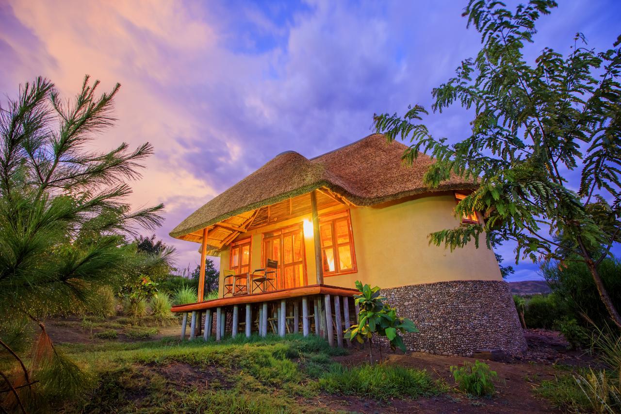 Wild Tracks Overland Camp Kasese Ngoại thất bức ảnh