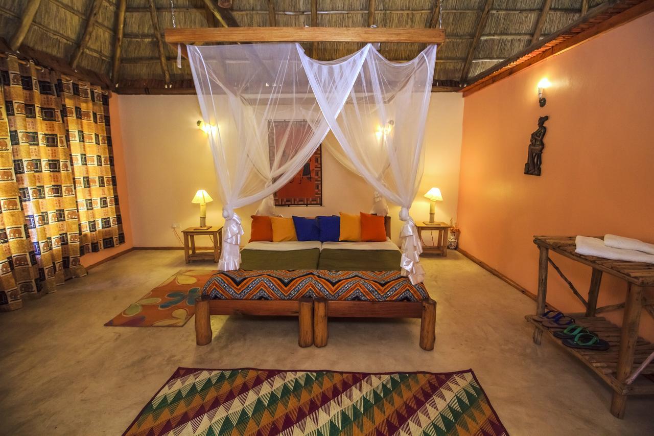 Wild Tracks Overland Camp Kasese Ngoại thất bức ảnh