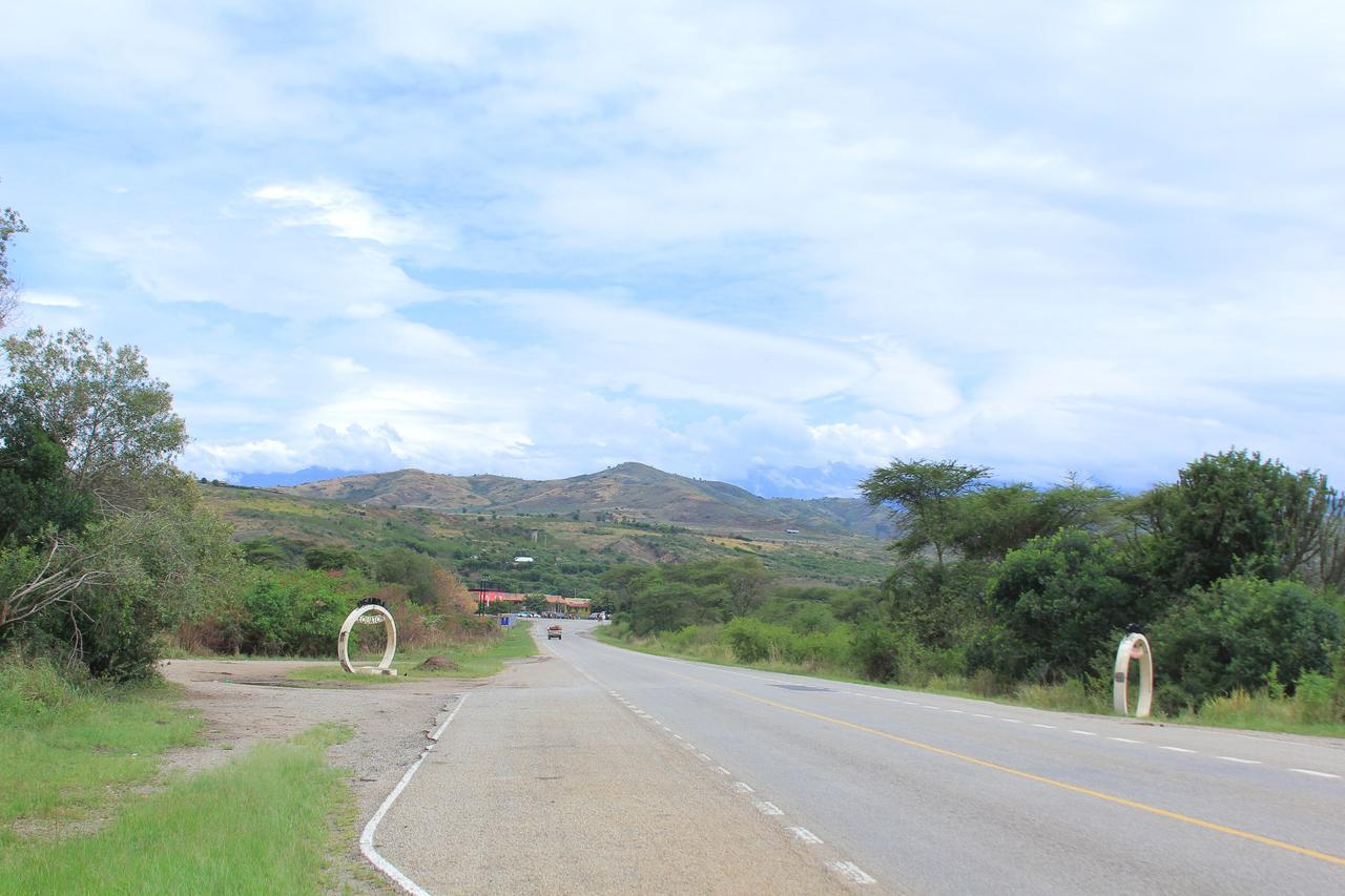 Wild Tracks Overland Camp Kasese Ngoại thất bức ảnh