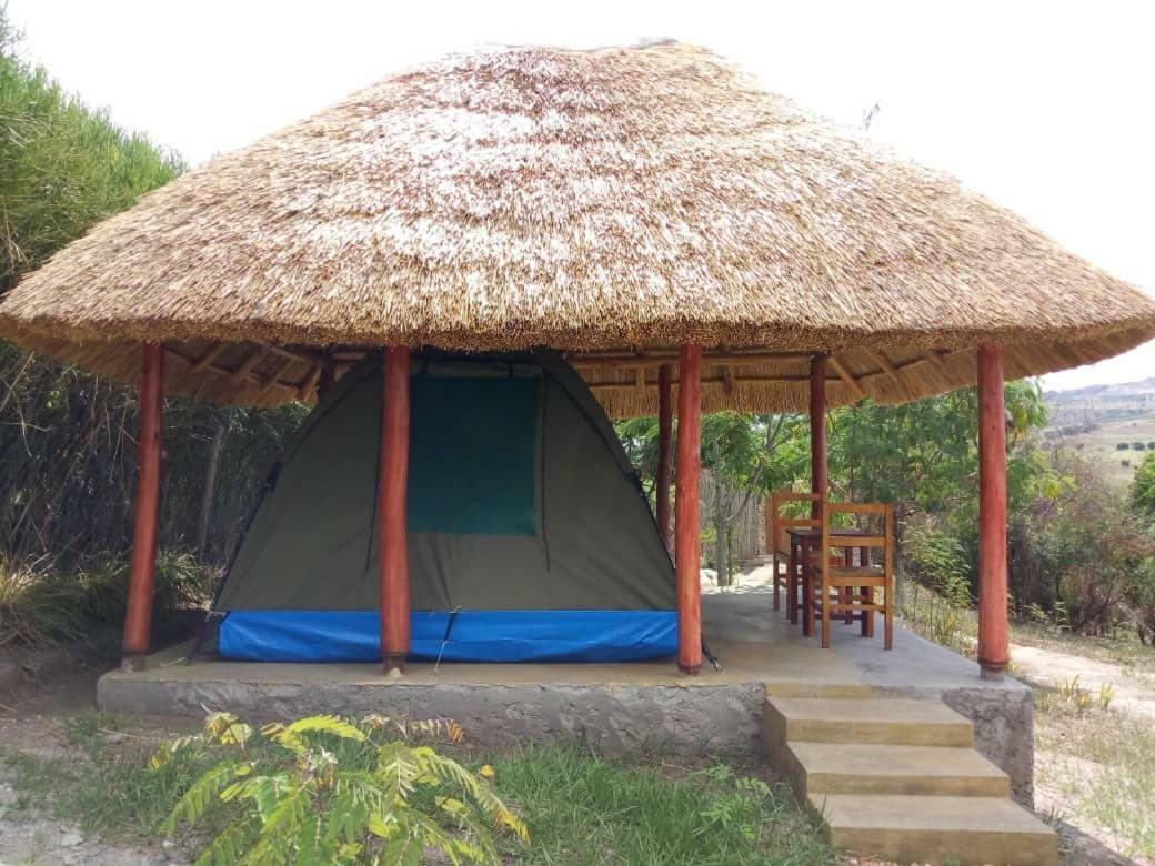 Wild Tracks Overland Camp Kasese Ngoại thất bức ảnh